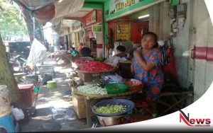 Malam Jumat Terakhir, Penjual Kembang Kuburan Di Probolinggo Bertebaran