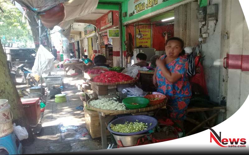 Malam Jumat Terakhir, Penjual Kembang Kuburan Di Probolinggo Bertebaran