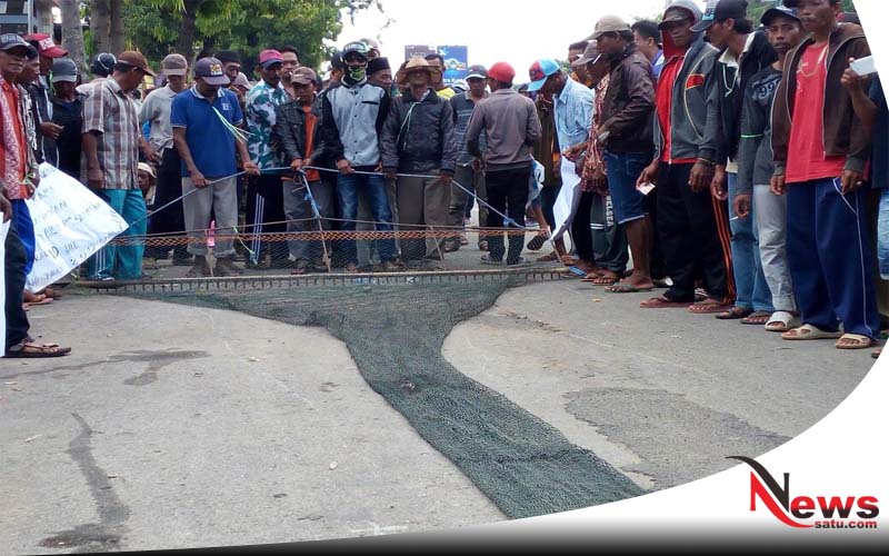 Nelayan Talango Sumenep Demo Kantor DPRD Sumenep