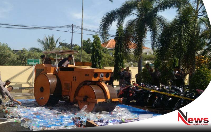 Polres Probolinggo Musnahkan Ribuan Botol Miras Dan Pil Koplo