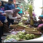 Jelang Lebaran, Pedagang Janur Di Probolinggo Diserbu Warga