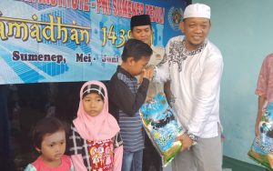 PWI Sumenep Beri Santunan Pada Puluhan Anak Yatim
