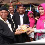 Pemkab Sumenep Gelar Kirab Ketupat Di Pantai Lombang