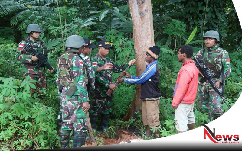 Warga Papua Serahkan Senjata Jenis Mouser Ke TNI