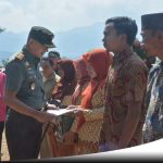 Danrem 071Wk Salurkan Bantuan RTLH TMMD