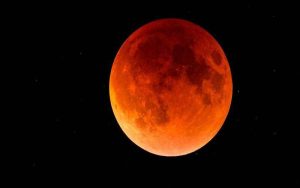 Gerhana Bulan, Ini Yang Dilakukan Warga Probolinggo