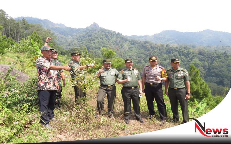 Naik Trail, Mayjen TNI Hartomo Nikmati Puncak Gunung Wilis