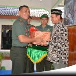 TNI Tuban Rayakan HUT Korem 082 CPYJ Dengan Warga