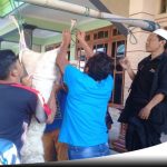 Biro News Satu Probolinggo Bagi-bagi Daging Kurban Pada Warga