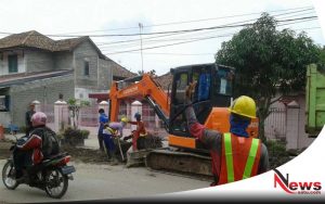 Ditanami Pohon Pisang, PT Waskita Karya Akan Perbaiki Jalan Di Kecamatan Kayuagung OKI