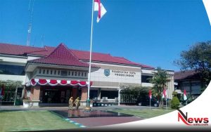 Sambut HUT RI, Warga Probolinggo Pasang Dwi Warna