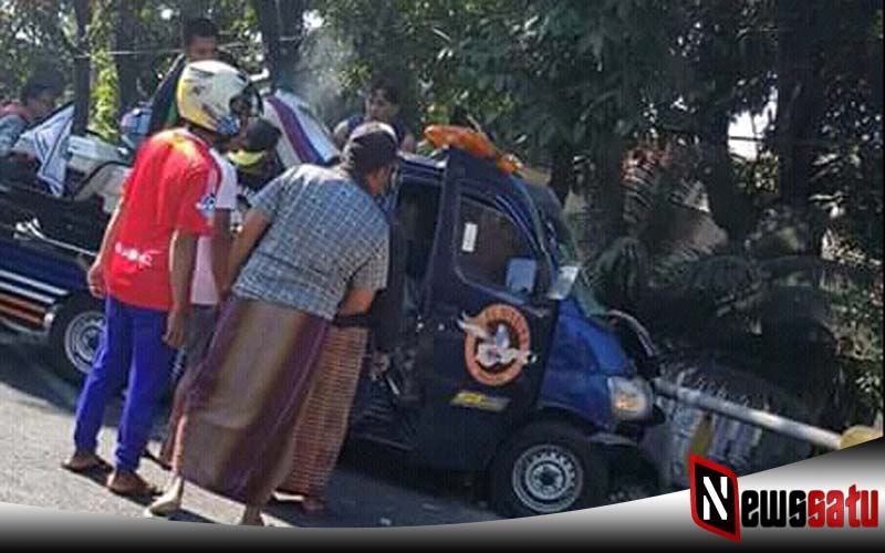 Diduga Mengantuk, Mobil Bermuatan Moge Tabrak Jembatan Di Probolinggo