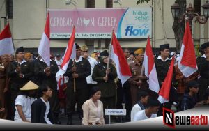 Walikota Surabaya Dan Danrem 084 Bhaskara Jaya Saksikan Perobekan Bendera Belanda
