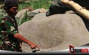 Warga Probolinggo Digegerkan Dengan Penemuan Batu Bertulisan Lafadz Allah Di Sungai