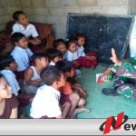 Cerdaskan Anak Bangsa, Satgas TMMD Bondowoso Rela Datangi Rumah Warga