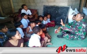 Cerdaskan Anak Bangsa, Satgas TMMD Bondowoso Rela Datangi Rumah Warga
