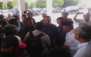 Desak Penutupan Penambangan Pasir Ilegal, Warga Demo Kantor DPRD Dan Pemkab Ogan Komering Ilir