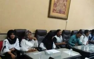 Guru Honorer K2 Geruduk Kantor DPRD Sumenep
