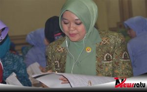 Istri TNI Dan Polri Di Surabaya Membatik