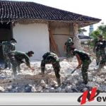 Pasca Gempa, Ini Yang Dilakukan TNI Bersama Masyarakat Sapudi Sumenep