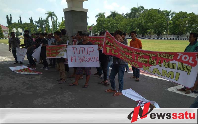 Puluhan Warga Ancam Akan Hentikan Paksa Aktivitas Pembangunan Jalan Tol
