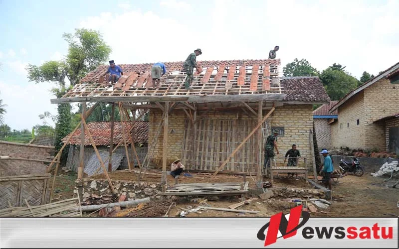 Sertu Riyanto; Bukan Cuma Jago Tempur, Satgas TMMD Harus Jago Bangun Rumah