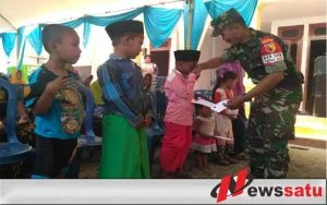 TNI Beri Santunan Pada Anak Yatim Di Bangkalan