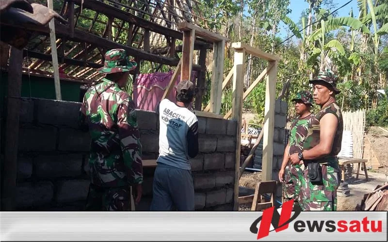 TNI Bongkar Rumah Nenek Di Bondowoso