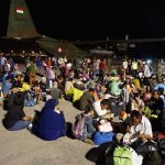Tiba di Bandara Juanda, Korban Gempa Dan Tsunami Disambut TNI