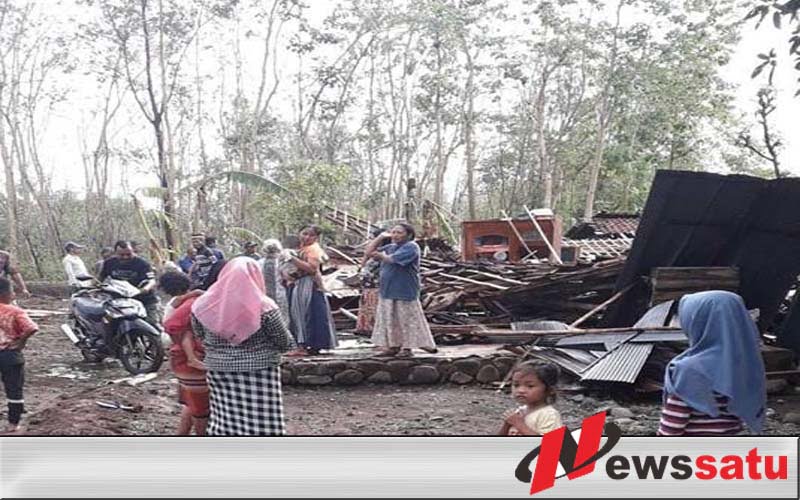 Diterjang Angin Kencang Sejumlah Rumah Warga Di Probolinggo Ambruk