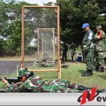 Korps Wanita Angkatan Darat Dilatih Menembak