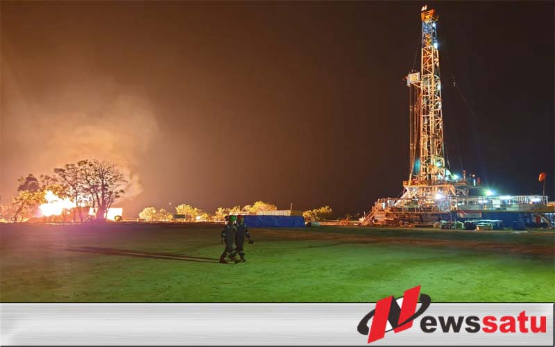 Pembakaran Gas Sumur ENC Di Saronggi Menjadi Tontonan Warga Sumenep