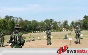Prajurit Korem 082 CPYJ Pertajam Keahlian Menembak
