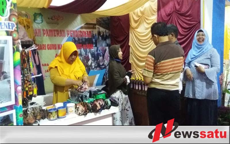 Stand WMS Diserbu Guru Di Stadion Sumenep