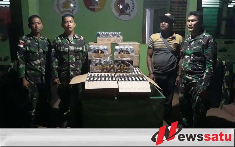 Sweeping Perbatasan, Satgas Yonmek 521 DY Amankan Ratusan Botol Miras Ilegal
