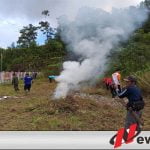Yonif 511 DY Bersih-Bersih Di Tugu Pancasila Wilayah Perbatasan Kalimantan Barat