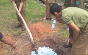 Pemkab Ogan Komering Ilir Musnahkan Ratusan Keping KTP Elektronik