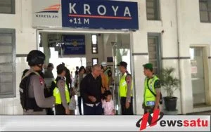 Jelang Tahun Baru, TNI Polri Cilacap  Amankan Stasiun Kereta Api