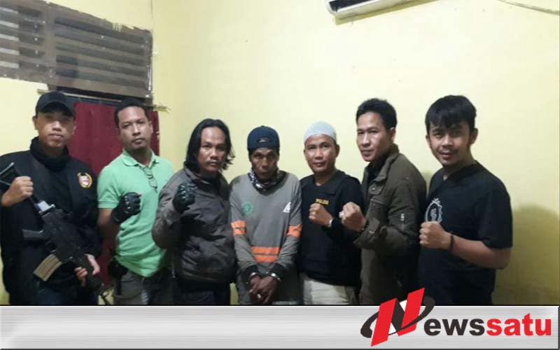 Pamer Senpi Rakitan, Satpam Perusahaan Di Ogan Komering Ilir Ditangkap Polisi Pamer Senpi Rakitan, Satpam Perusahaan Di Ogan Komering Ilir Ditangkap Polisi