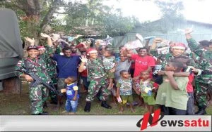 Sambut Natal Satgas Pamtas Yonmek 521 DY Berbagi Kasih bersama Warga Papua