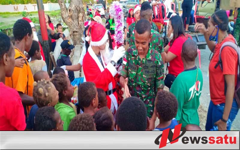 Sambut Natal Satgas Yonmek 521 DY Berbagi Kasih Bersama Warga Merauke