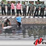 Korem 082 CPYJ Sebar Seribu Ekor Nila Merah Di Sungai Mojokerto