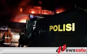 Toko Kembang Api Di Mataram Terbakar
