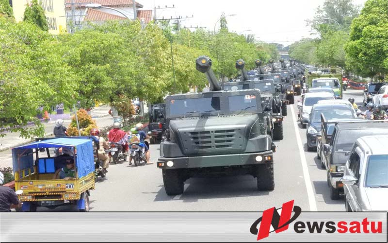 18 Meriam Caesar Dikirab Keliling Ngawi