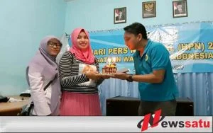 HPN 2019, Dua Srikandi Portal Madura Beri Surprise Pada Anggota PWI Sumenep