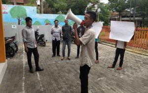 Audiensi tak Digubris, DPD PGK ‘Ngamuk’ di Kantor Bawaslu Sumenep