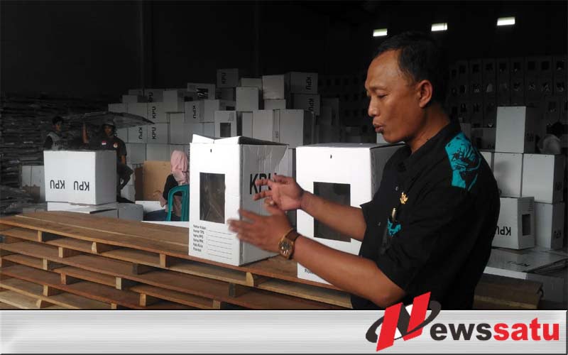 KPU Sumenep Temukan Kotak Suara 'Kardus' Rusak