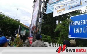 Satpol PP Pamekasan Lakukan Penertiban Reklame