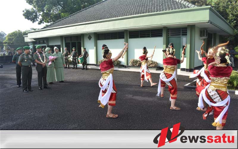 Tari Remo Sambut Kedatangan Mayjen TNI Wisnoe di Makodam V Brawijaya