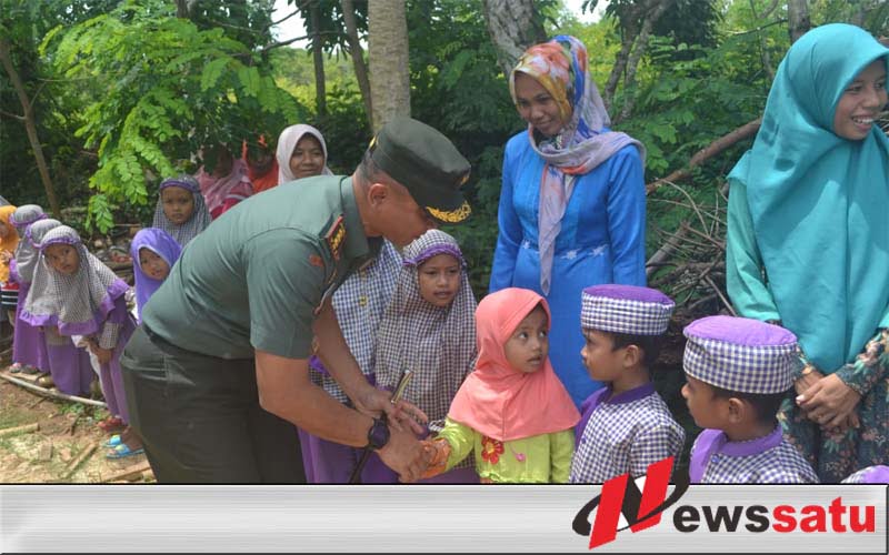 Danrem 084 Bhaskara Jaya Sapa Warga Sumenep Di Daerah Terisolir